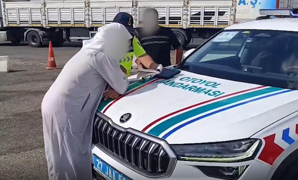 Gaziantep’te Plaka Oyunu Pahalıya Patladı: ‘L’ Harfini ‘U’ Yapan Sürücüye 140 Bin Lira Ceza