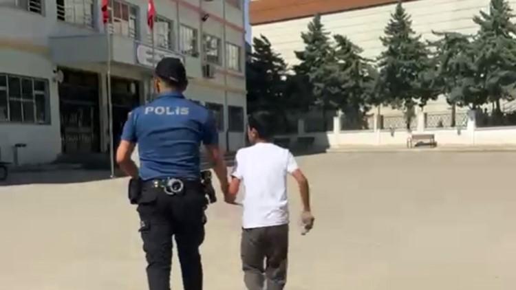 Gaziantep’te sınava geç kalan ve belgesini unutan öğrencilerin yardımına polis yetişti